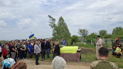 На Кіровоградщині попрощалися з захисниками Олександром Калінічевим і Петром Мілейком На Кіровоградщині попрощалися з захисниками Олександром Калінічевим і Петром Мілейком