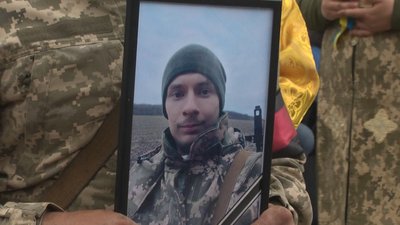 У Хмельницькому прощалися з загиблим на Сході захисником Віталієм Поліщуком