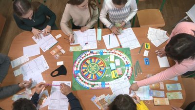 Вчать накопичувати гроші: у черкаській школі працює Клуб фінансової грамотності Вчать накопичувати гроші: у черкаській школі працює Клуб фінансової грамотності