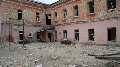 Херсон, медичний заклад, обстріли, уламки