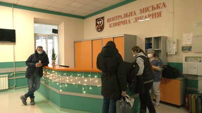На Івано-Франківщині лікарні на 42% заповнені хворими на COVID-19 На Івано-Франківщині лікарні на 42% заповнені хворими на COVID-19