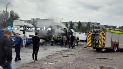 У Полтавській області на автостоянці загорілася вантажівка