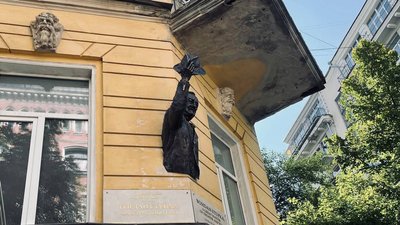 До 80-річчя Богдана Ступки у Києві відкрили горельєф