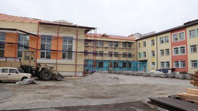 На Житомирщині шукають вандалів, які пошкодили нові вікна та паркан у навчальному закладі На Житомирщині шукають вандалів, які пошкодили нові вікна та паркан у навчальному закладі