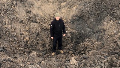 Вирва у Цапівці після ракетного удару. 9 травня 2023 року. Фото: Віктор Коваленко Вирва у Цапівці після ракетного удару. 9 травня 2023 року. Фото: Віктор Коваленко