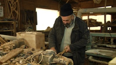 “Якщо любиш роботу, то буде пуття”: історія різьбяра-самоучки з Вінниччини