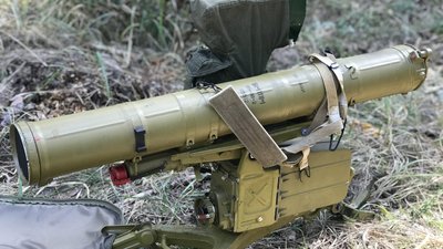 Дмитро Горішній виготовляє навчальну зброю Дмитро Горішній виготовляє навчальну зброю