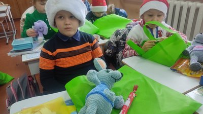 Портативні акумулятори та подарунки дітям привезли житомирські волонтери з Німеччини Портативні акумулятори та подарунки дітям привезли житомирські волонтери з Німеччини