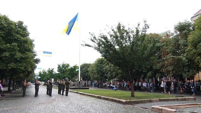 Замок "Паланок" в кольорах прапора та святковий концерт. Як у Мукачеві відзначали День Незалежності