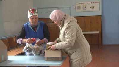 Від господинь – військовим: в селах на Волині волонтери зібрали більше тисячі пасок Від господинь – військовим: в селах на Волині волонтери зібрали більше тисячі пасок