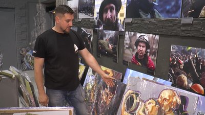"У своїх картинах закарбовую історію". Франківський художник створює серії робіт про війну в Україні