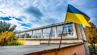 Відновили переправу, вставили вікна у школах. На Криворіжжі після пів року обстрілів лагодять пошкоджену інфраструктуру