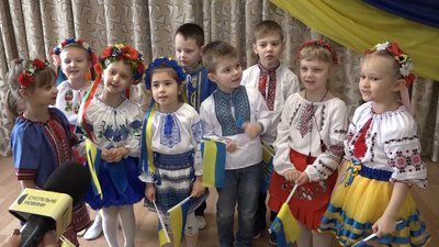 Гімн України та "Стефанія" – в дитсадку в Житомирі відзначили День єднання Гімн України та "Стефанія" – в дитсадку в Житомирі відзначили День єднання