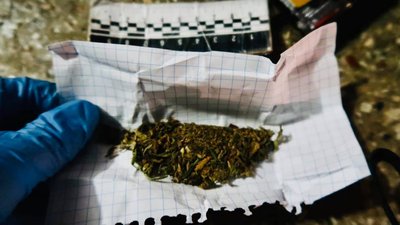 У Франківську поліцейські затримали хлопця з наркотиками У Франківську поліцейські затримали хлопця з наркотиками
