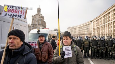 У центрі Києва учасники "SaveFOP" блокували Хрещатик. У Раді кажуть, це — розхитування ситуації У центрі Києва учасники "SaveFOP" блокували Хрещатик. У Раді кажуть, це — розхитування ситуації
