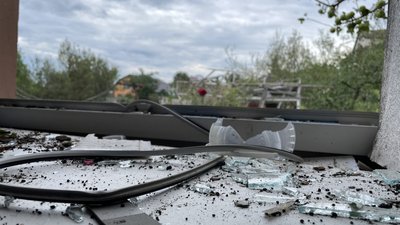 Наслідки російських авіаударів по приватному сектору в Дергачах, Харківська область