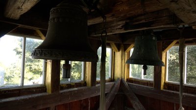 Дзвіниця у селі Богрівка, яку збудували із залишків недогорілої церкви, постраждалої від обстрілу Дзвіниця у селі Богрівка, яку збудували із залишків недогорілої церкви, постраждалої від обстрілу