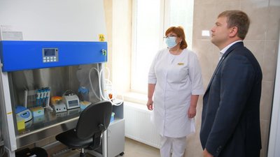На півночі Рівненщини відкрили ПЛР-лабораторію. Що це дає та скільки коштує