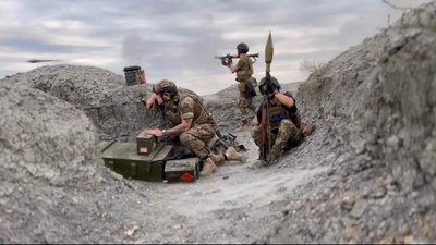 "Всі мої люди тут": як прикарпатець Віталій Книгницький воює кулеметником в 72 ОМБр ім. Чорних Запорожців "Всі мої люди тут": як прикарпатець Віталій Книгницький воює кулеметником в 72 ОМБр ім. Чорних Запорожців