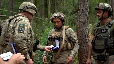 Командувач Об’єднаних Сил Сергій Наєв нагородив відзнаками "За службу і відвагу" прикордонників Чернігівщини Командувач Об’єднаних Сил Сергій Наєв нагородив відзнаками "За службу і відвагу" прикордонників Чернігівщини