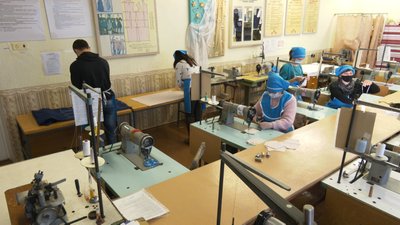 Із кухарів – у кравці: на Черкащині студенти шиють маски Із кухарів – у кравці: на Черкащині студенти шиють маски