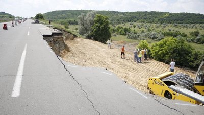 Ґрунтові роботи на трасі Київ-Одеса, де стався зсув, обіцяють завершити до кінця липня
