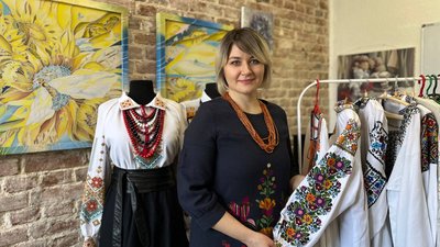 завідувачка декоративно-прикладного мистецтва Віталія Липка