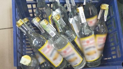 Правоохоронці перевіряють, чи торгували у селах Рівненщини і Волині алкофальсифікатом