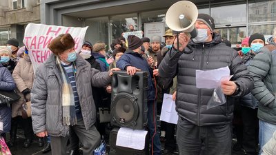 "Ні тарифному геноциду!": у Вінниці мітингували під міськрадою "Ні тарифному геноциду!": у Вінниці мітингували під міськрадою
