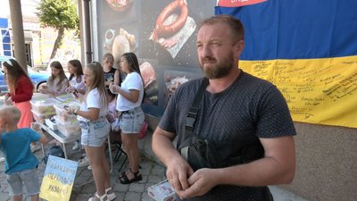 Авторка нової поштової марки з Волині продає з друзями пончики задля допомоги ЗСУ Авторка нової поштової марки з Волині продає з друзями пончики задля допомоги ЗСУ