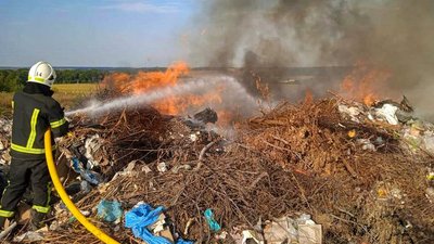 На Черкащині другий день горить сміттєзвалище На Черкащині другий день горить сміттєзвалище