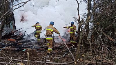На Миколаївщині рятувальники ліквідували пожежі, що сталися внаслідок ранкового обстрілу Очакова