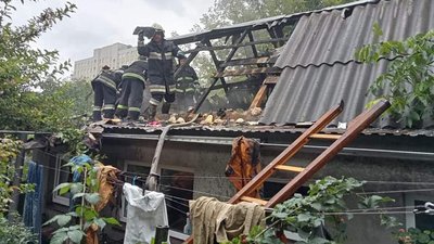 У Луцьку від удару блискавки сталися дві пожежі