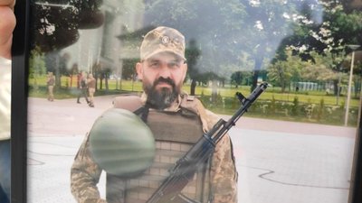 У Луцьку попрощалися з загиблим добровольцем Володимиром Матрунчиком У Луцьку попрощалися з загиблим добровольцем Володимиром Матрунчиком