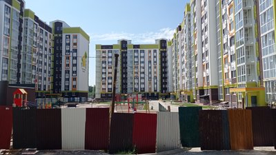 У Полтаві люди вдруге зібралися біля міськради, бо не можуть заселитися до квартир: що просять У Полтаві люди вдруге зібралися біля міськради, бо не можуть заселитися до квартир: що просять