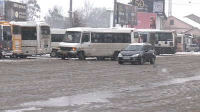 Снігопади на Прикарпатті: що кажуть водії про стан доріг
