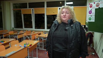 Уламки дрона впали на стадіон школи у Дніпрі: пошкоджено будинки та навчальні заклади Уламки дрона впали на стадіон школи у Дніпрі: пошкоджено будинки та навчальні заклади