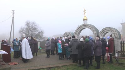 Віряни, які пів року молилися на вулиці, подали документи для переходу в ПЦУ