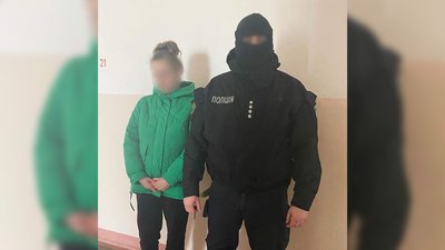 Заробляли майже 1 млн грн щомісяця: на Чернігівщині затримали 6 людей, яких підозрюють у наркоторгівлі Заробляли майже 1 млн грн щомісяця: на Чернігівщині затримали 6 людей, яких підозрюють у наркоторгівлі