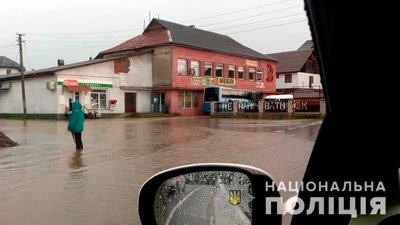 На Закарпатті внаслідок дощів підтоплені дороги та автотраса Мукачево-Рогатин На Закарпатті внаслідок дощів підтоплені дороги та автотраса Мукачево-Рогатин