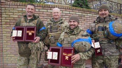 Військові з нагородами Військові з нагородами