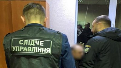 На Хмельниччині затримали чоловіка, який намагався дати слідчому хабаря