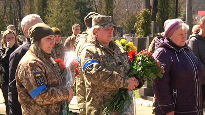 У Житомирі попрощалися з військовослужбовцем-спецпризначенцем Олександром Коблюком У Житомирі попрощалися з військовослужбовцем-спецпризначенцем Олександром Коблюком