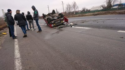 Дві аварії сталися у Чернігові через ожеледицю на дорозі