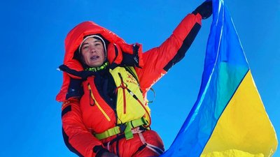 "Присвячую це сходження всьому українському народу". Шоста в історії українська альпіністка піднялася на Еверест