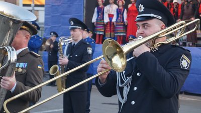У Дніпрі відзначили День Державного Гімну масовим виконанням його на площі (ФОТО) У Дніпрі відзначили День Державного Гімну масовим виконанням його на площі (ФОТО)