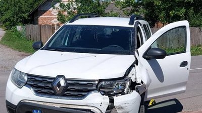 Автомобіль "Renault Duster", який зіткнувся з мотоциклом, 20 червня 2024