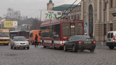 Громадський транспорт у новорічно-різдвяні свята. Що очікує прикарпатців Громадський транспорт у новорічно-різдвяні свята. Що очікує прикарпатців