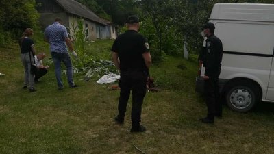 На Прикарпатті син з товаришем переїхали насмерть матір На Прикарпатті син з товаришем переїхали насмерть матір