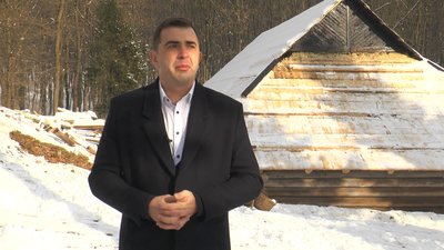 У селі Крилос на Прикарпатті відновлюють 130-річну гуцульську ґражду У селі Крилос на Прикарпатті відновлюють 130-річну гуцульську ґражду